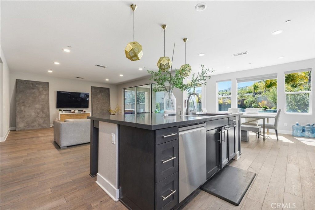 Image 15 of property listing at 25251 Golden Maple, Canyon Country, CA 91387