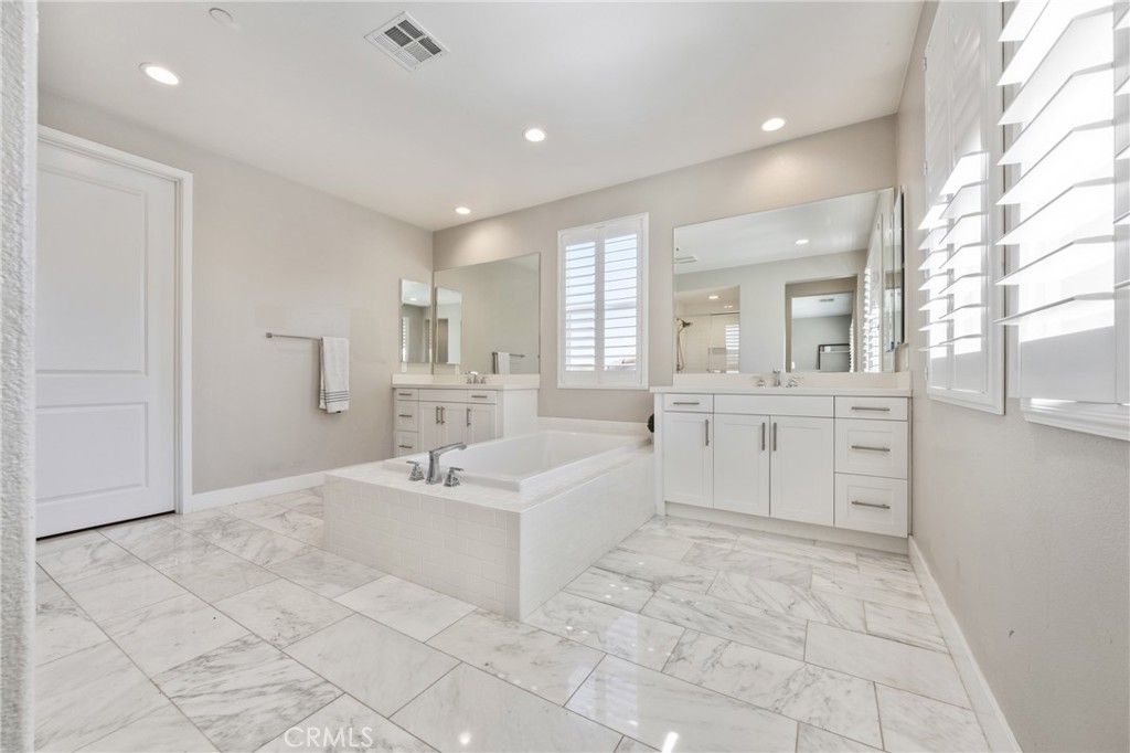 Image 27 of property listing at 25251 Golden Maple, Canyon Country, CA 91387