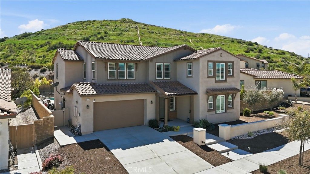 Image 3 of property listing at 25251 Golden Maple, Canyon Country, CA 91387