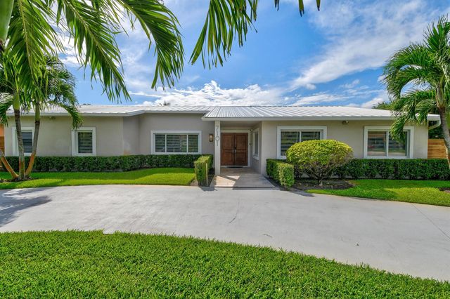 7101 W Lake Drive, Lake Clarke Shores, FL 33406