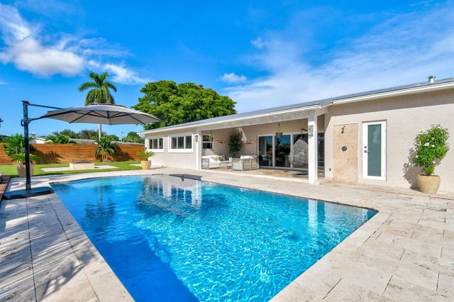 7101 W Lake Drive, Lake Clarke Shores, FL 33406