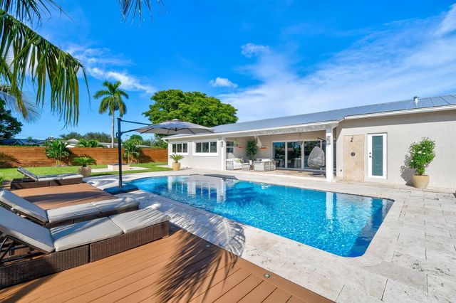 7101 W Lake Drive, Lake Clarke Shores, FL 33406