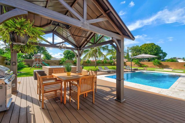 7101 W Lake Drive, Lake Clarke Shores, FL 33406