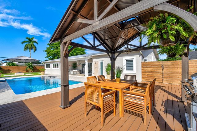 7101 W Lake Drive, Lake Clarke Shores, FL 33406