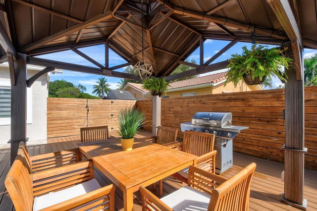 7101 W Lake Drive, Lake Clarke Shores, FL 33406
