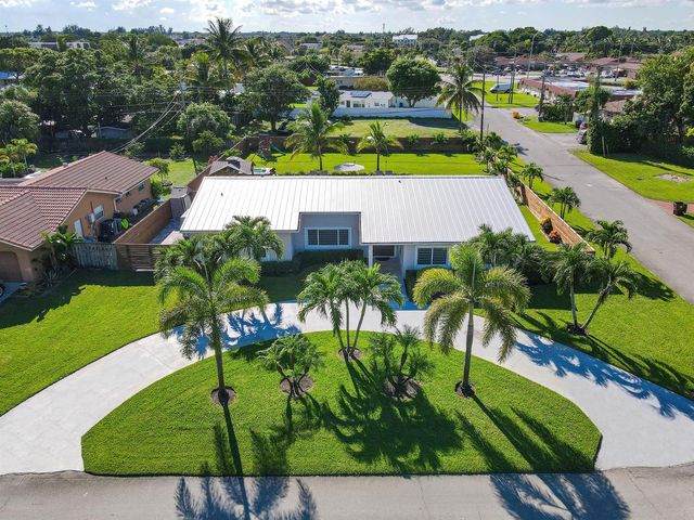 7101 W Lake Drive, Lake Clarke Shores, FL 33406