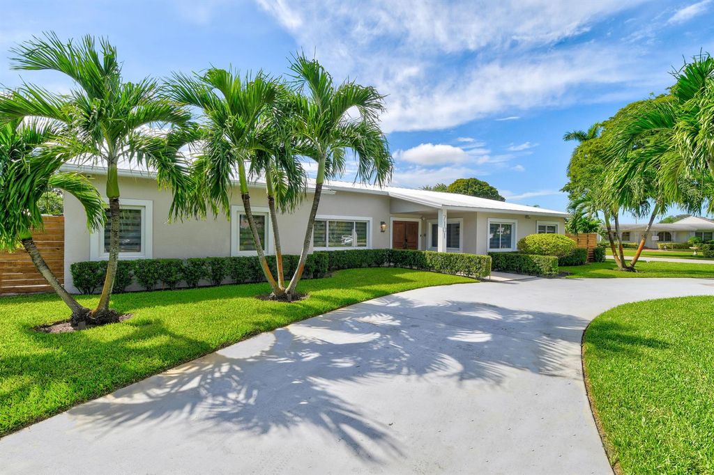 7101 W Lake Drive, Lake Clarke Shores, FL 33406