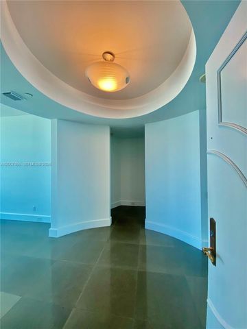 300 S Pointe Dr 3204, Miami Beach, FL 33139