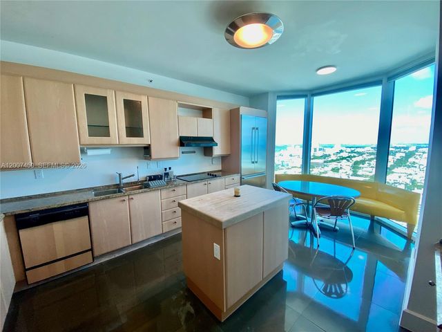 300 S Pointe Dr 3204, Miami Beach, FL 33139