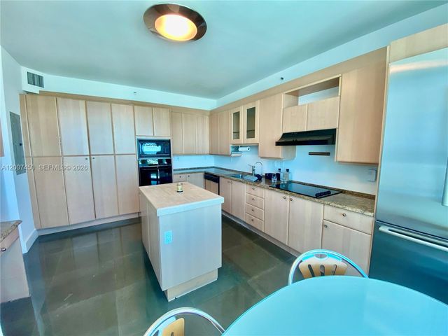 300 S Pointe Dr 3204, Miami Beach, FL 33139