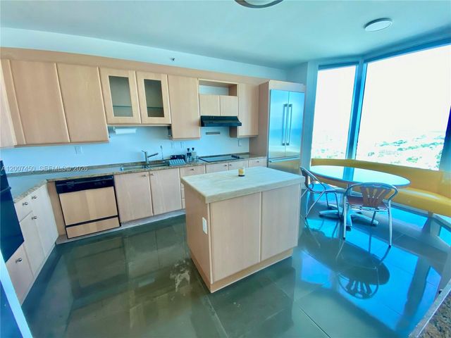 300 S Pointe Dr 3204, Miami Beach, FL 33139