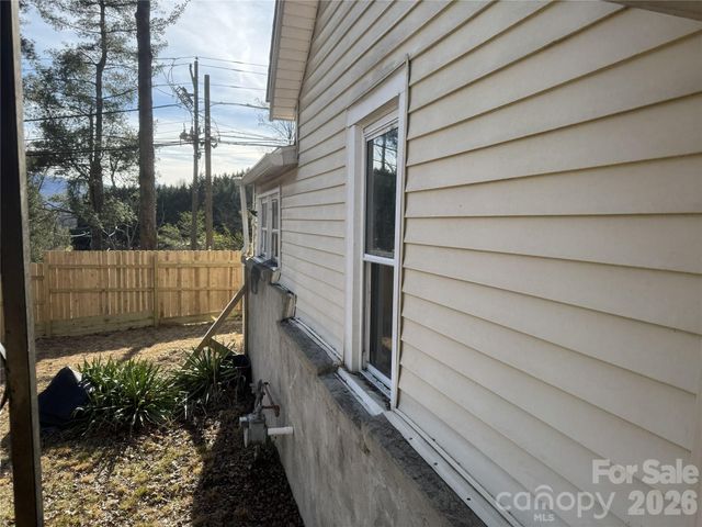 81 Eastview Circle, Asheville, NC 28806