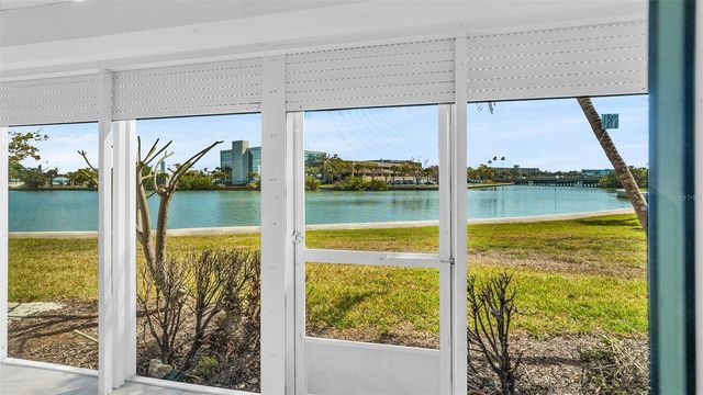 7405 BAY ISLAND DRIVE S 121, South Pasadena, FL 33707