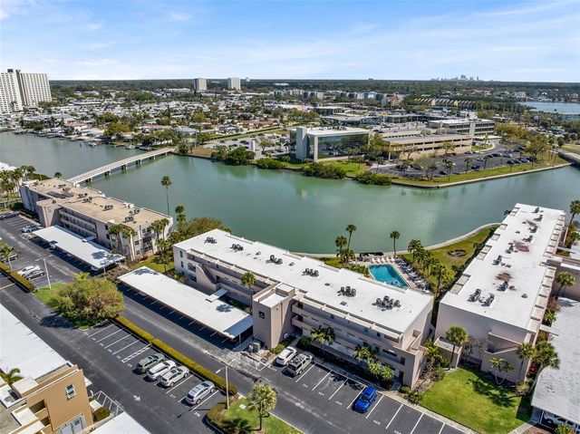 7405 BAY ISLAND DRIVE S 121, South Pasadena, FL 33707