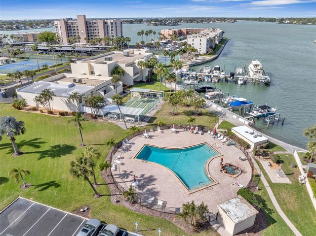 7405 BAY ISLAND DRIVE S 121, South Pasadena, FL 33707