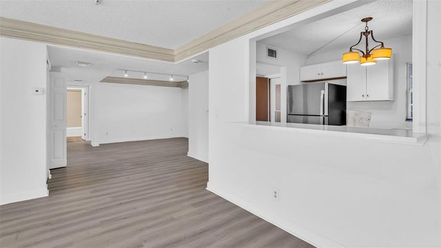 7405 BAY ISLAND DRIVE S 121, South Pasadena, FL 33707