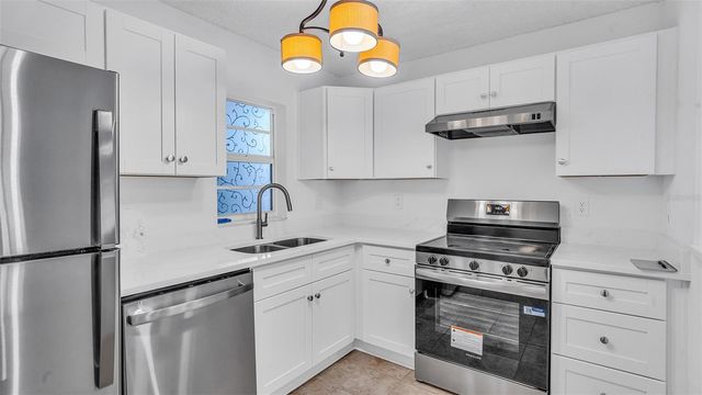 7405 BAY ISLAND DRIVE S 121, South Pasadena, FL 33707