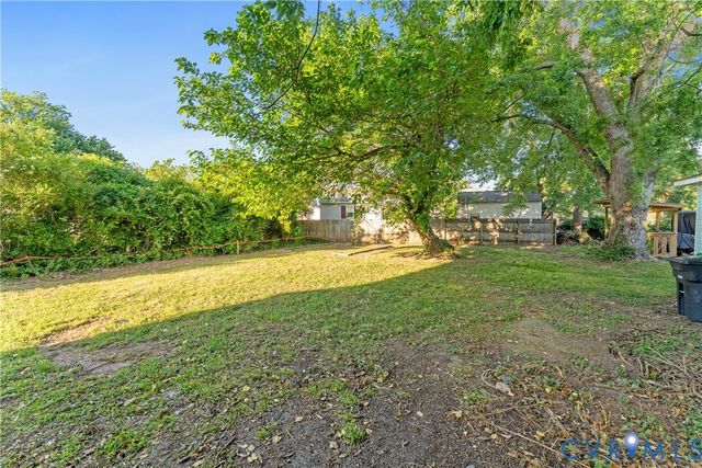 26 Marshall Ave, Colonial Beach, VA 22443