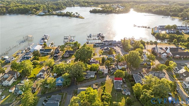 26 Marshall Ave, Colonial Beach, VA 22443