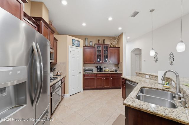 2732 Devonoak Boulevard, Land O'lakes, FL 34638