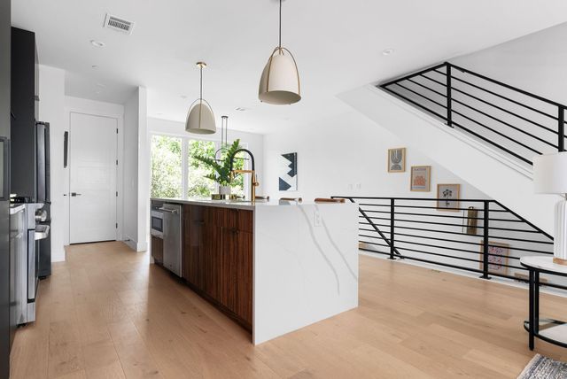 4022 Valley View RD 2C, Austin, TX 78704