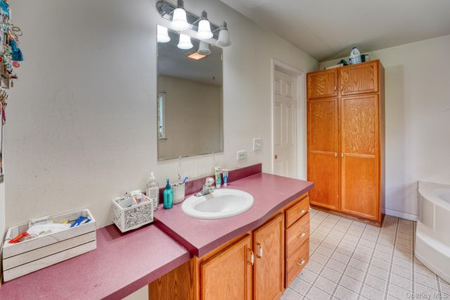 99 Milton Turnpike, Milton, NY 12547