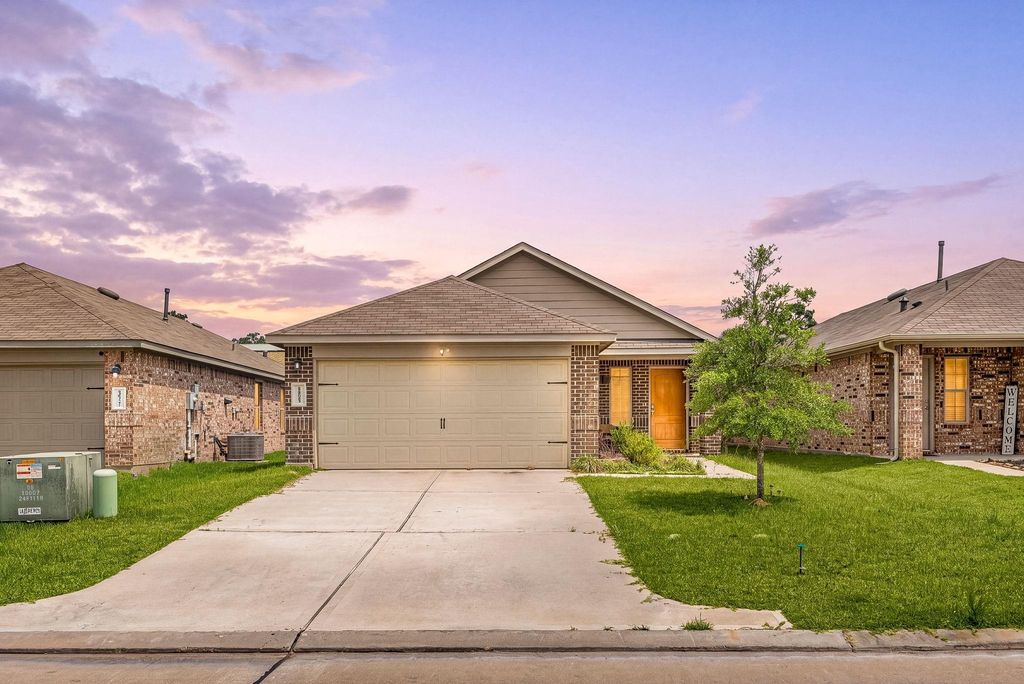 16801 Lonely Pines Drive, Conroe, TX 77302