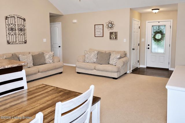 364 Berger Farm Dr, Mt Washington, KY 40047
