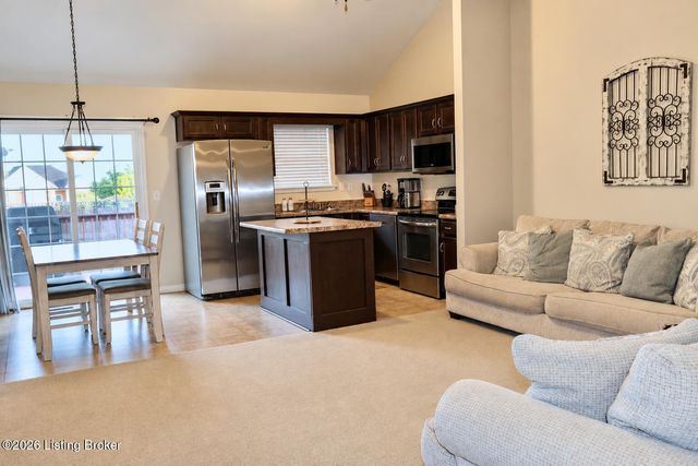 364 Berger Farm Dr, Mt Washington, KY 40047