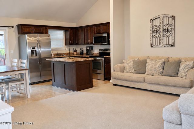 364 Berger Farm Dr, Mt Washington, KY 40047