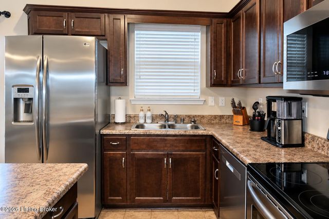 364 Berger Farm Dr, Mt Washington, KY 40047
