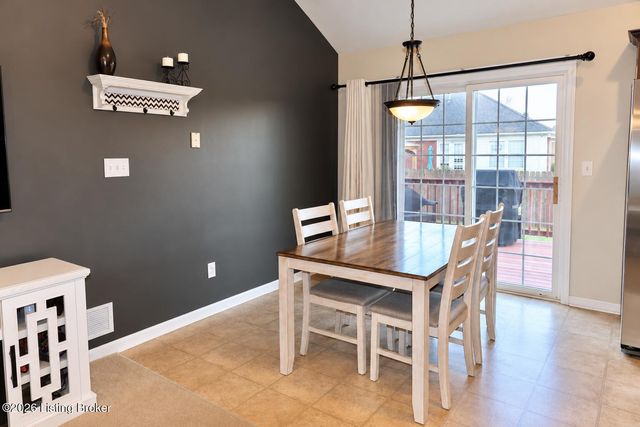 364 Berger Farm Dr, Mt Washington, KY 40047