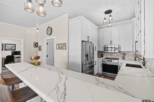 17790 Southpoint Rd, Whitehouse, TX 75791