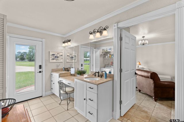 17790 Southpoint Rd, Whitehouse, TX 75791