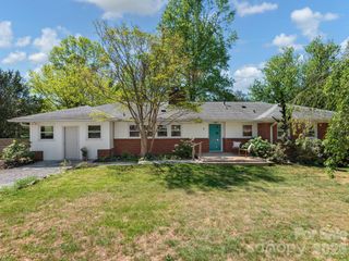 8 Fernlawn Road, Asheville, NC 28805
