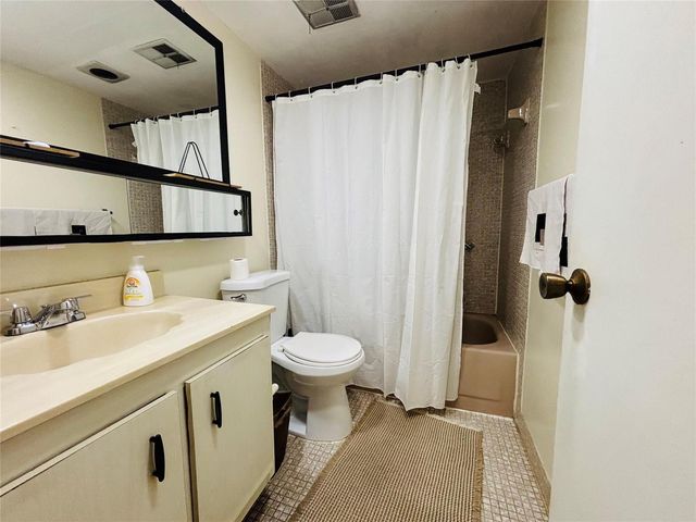 7300 NW 17th Street 202, Plantation, FL 33313