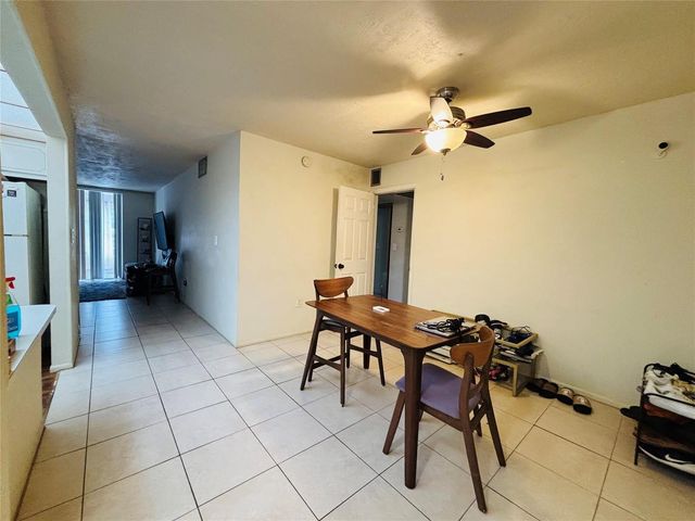 7300 NW 17th Street 202, Plantation, FL 33313