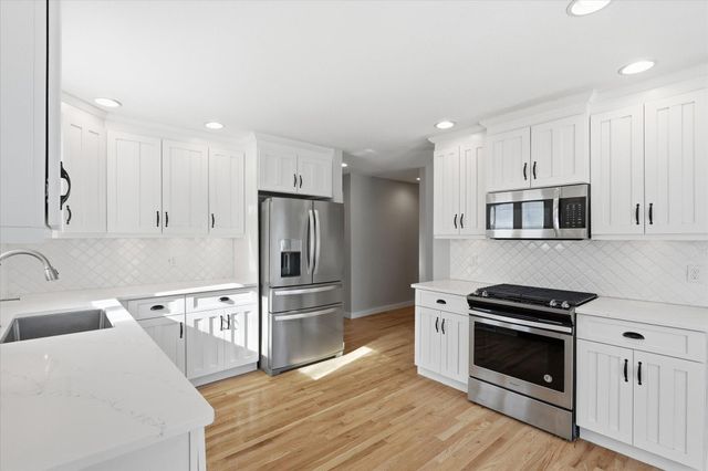 3808 BARRINGTON DR, Columbia, MO 65203