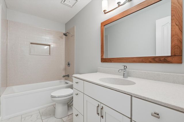 3808 BARRINGTON DR, Columbia, MO 65203