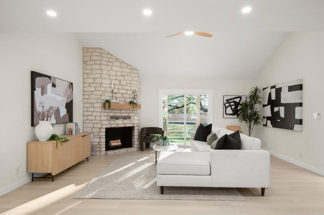 404 Bittern CIR, Buda, TX 78610