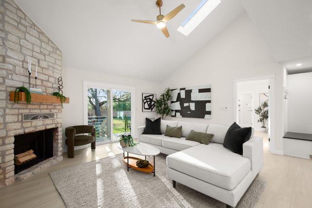 404 Bittern CIR, Buda, TX 78610