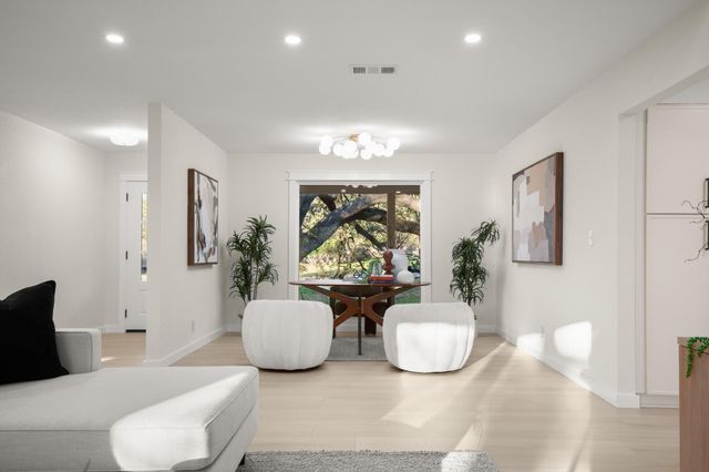 404 Bittern CIR, Buda, TX 78610