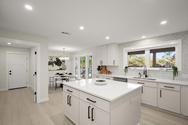 404 Bittern CIR, Buda, TX 78610