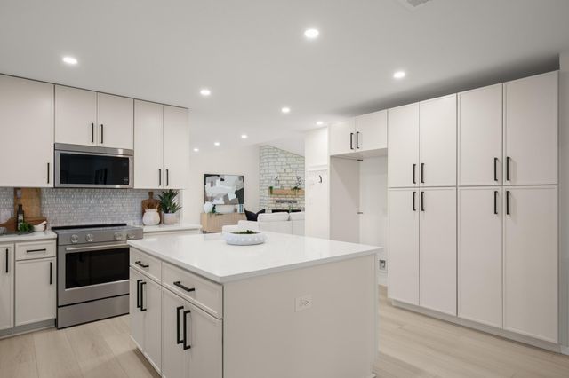 404 Bittern CIR, Buda, TX 78610