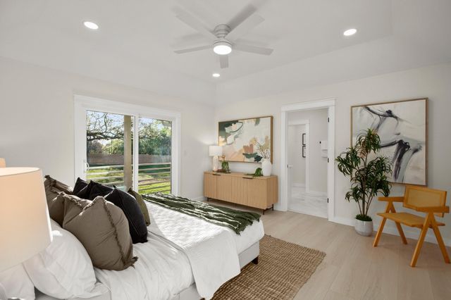 404 Bittern CIR, Buda, TX 78610