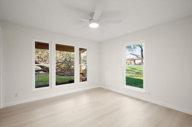 404 Bittern CIR, Buda, TX 78610