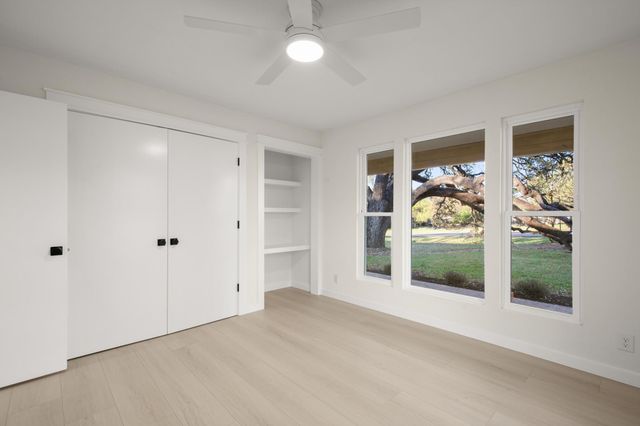 404 Bittern CIR, Buda, TX 78610