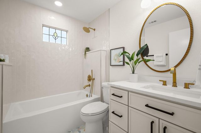 404 Bittern CIR, Buda, TX 78610