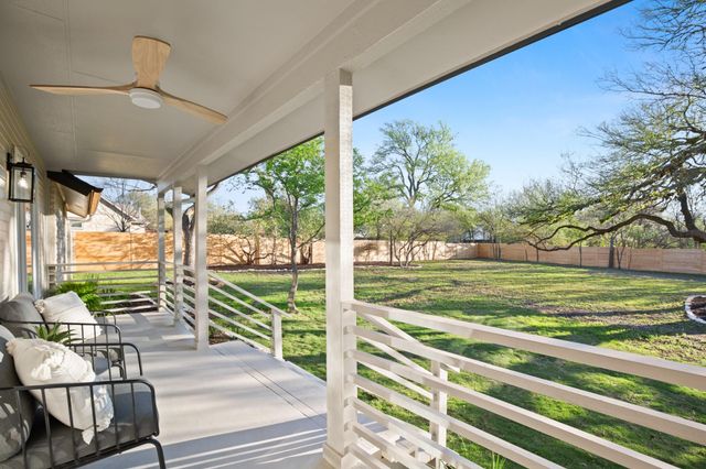 404 Bittern CIR, Buda, TX 78610