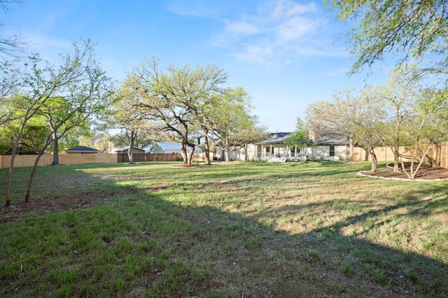 404 Bittern CIR, Buda, TX 78610